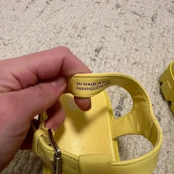 BP. Yellow women’s sandal size 6, slight heel with buckle, never worn condition - Picture 6 of 7